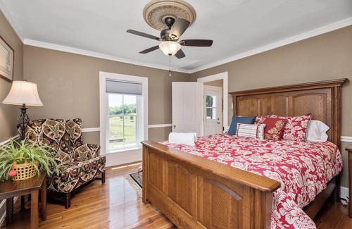 Linville Otro | Tranquil 4-bedroom farmhouse in Linville with AC, WiFi. Enjoy the serenity