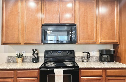 Reno/Tahoe Airport Apartamento | Relaxing 2-BR Apt with Pool, Hot Tub & Gym
