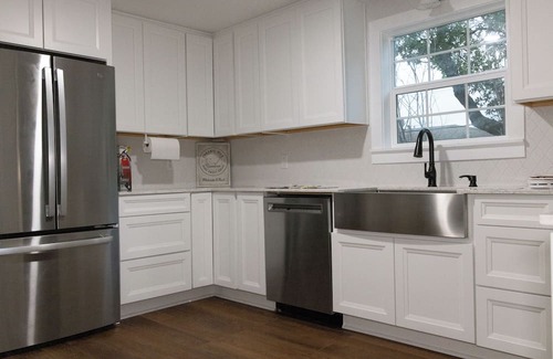 Aransas Pass Casa | Immerse yourself in the comfort of this charming home in Aransas Pass!