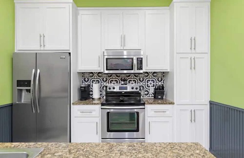 South Padre Island Condominio | Coral Cave Luxury Condo! Enjoy the beach, pools, BBQs, and bay views.