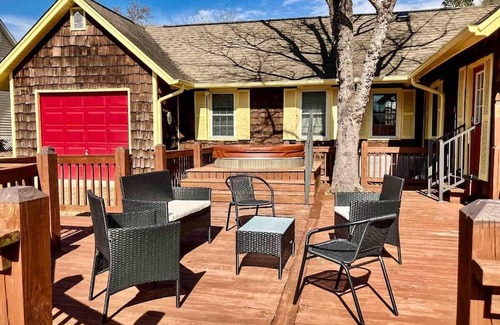 Summerton Casa | Sweet Marion - Dock + Boat Ramp + Spa + Lakefront