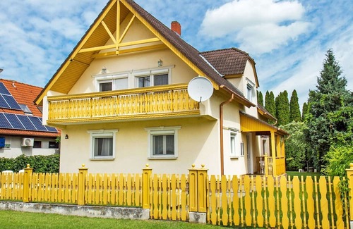 Balatonkeresztur Casa | Maravillosa casa de vacaciones para 5 personas con A/C, TV, terraza y aparcamiento