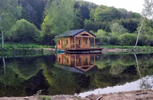 Saint-Martin-du-Puy Chalet De Esquí | Lacustre, Cabane Pilotis sur L'eau un Hébergement Insolite au lac de Chaumeçon
