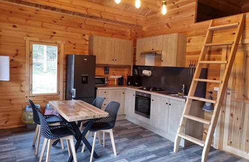 Saint-Martin-du-Puy Chalet De Esquí | Lacustre, Cabane Pilotis sur L'eau un Hébergement Insolite au lac de Chaumeçon