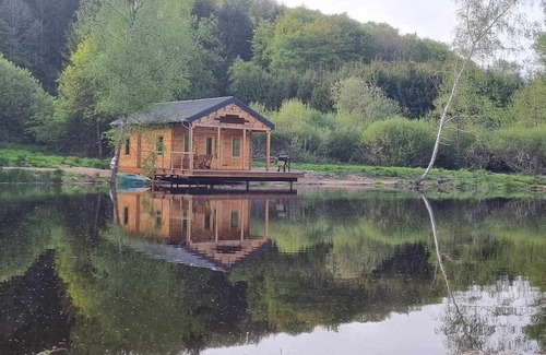 Saint-Martin-du-Puy Chalet De Esquí | Lacustre, Cabane Pilotis sur L'eau un Hébergement Insolite au lac de Chaumeçon
