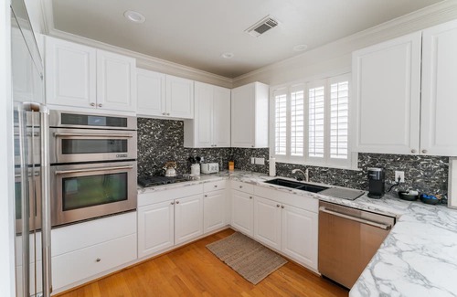 Hyde Park Casa | Roomy Stay in Houston’s River Oaks District! 3BR, 3.5BA, Prime Location!