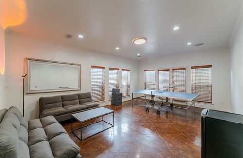 Hyde Park Casa | Roomy Stay in Houston’s River Oaks District! 3BR, 3.5BA, Prime Location!