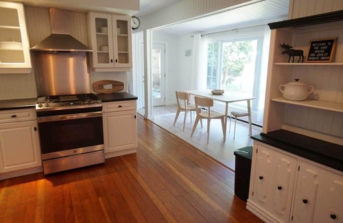 Brights Grove Casa | Fully Furnished Lakeside Living in Bright's Grove!