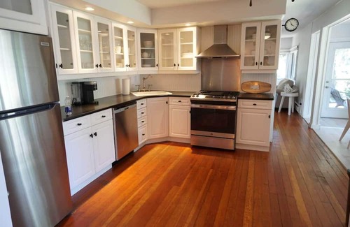 Brights Grove Casa | Fully Furnished Lakeside Living in Bright's Grove!