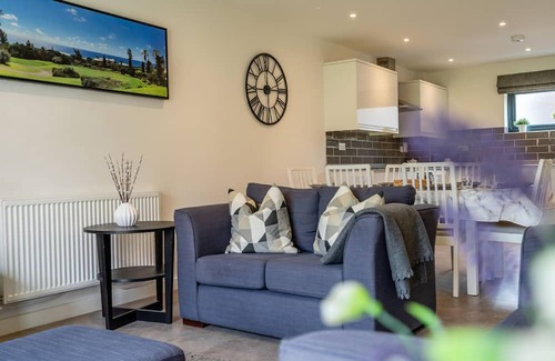 York Casa | Garden View - sleeps 6 guests in 2 bedrooms