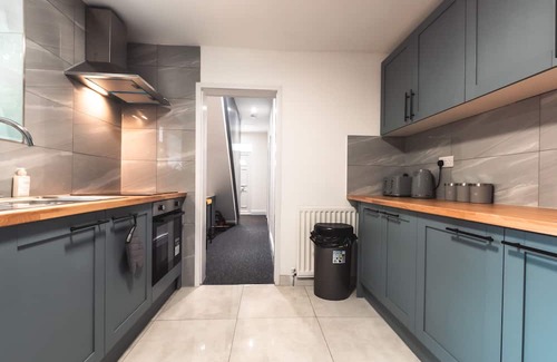 Southampton Casa | Monthly Savings - 4 Beds - Sleeps 8 - Free Parking