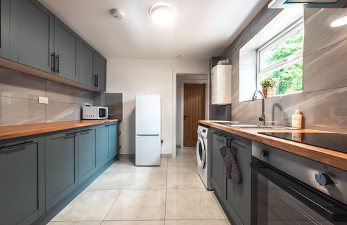 Southampton Casa | Monthly Savings - 4 Beds - Sleeps 8 - Free Parking