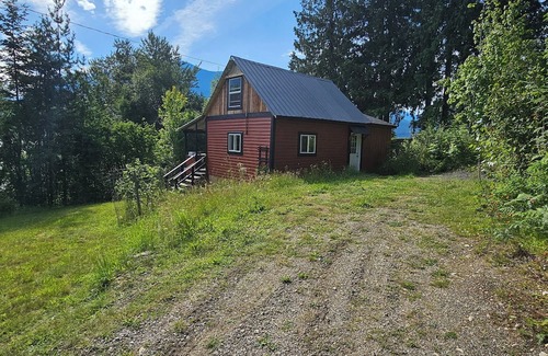 Kaslo Cabaña | The Cottage at Paradise Hills