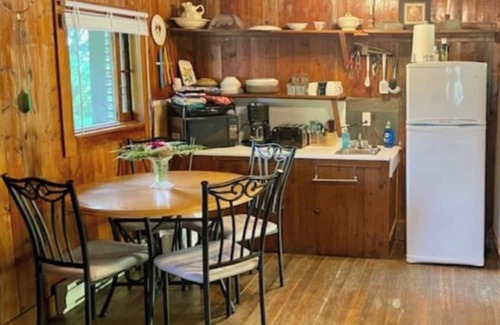 Kaslo Cabaña | The Cottage at Paradise Hills