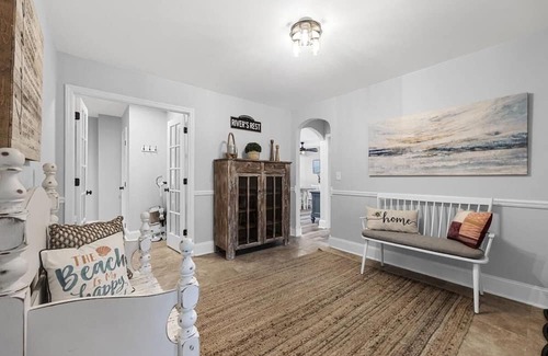 Little River Casa | River’s Rest: Stunning 7br House on the Water
