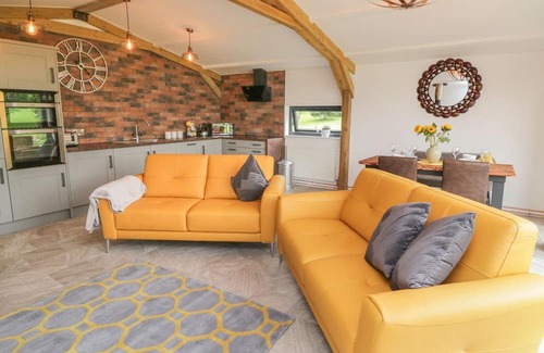 Okehampton Cabaña | WINDY WILLOWS, pet friendly, with open fire in Okehampton