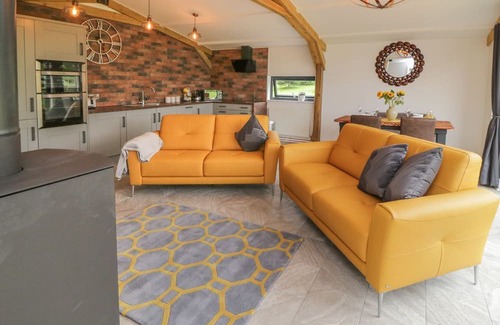 Okehampton Cabaña | WINDY WILLOWS, pet friendly, with open fire in Okehampton