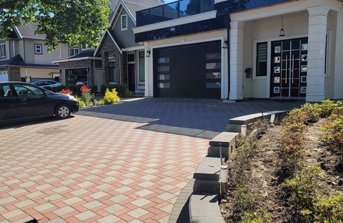 Surrey Newton Casa | Spacious home for you and your family. 4 bedrooms and 4 bathrooms in the city.