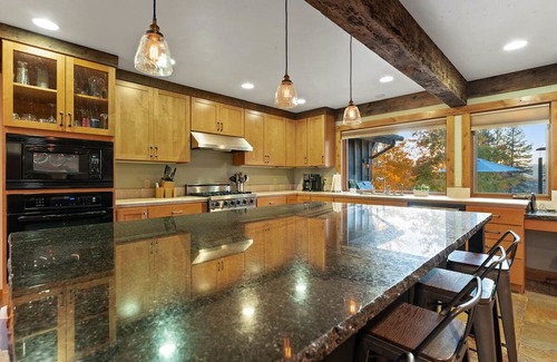 Truckee Casa | Sierra Vista Haus- Truckee/Tahoe- Relaxing Mountain Retreat
