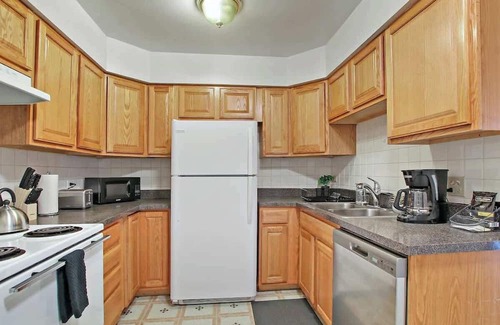 Evanston Apartamento | Tranquil 3BR/2BA Escape in Ideal Location