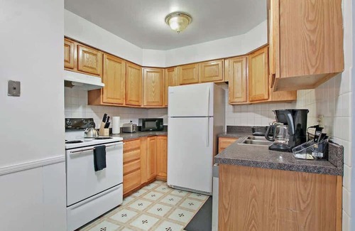 Evanston Apartamento | Tranquil 3BR/2BA Escape in Ideal Location