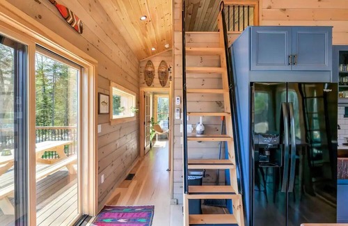 Penobscot Cabina | Modern & cozy cabin on 6 acres, ~45 mins to Acadia