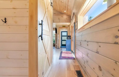Penobscot Cabina | Modern & cozy cabin on 6 acres, ~45 mins to Acadia