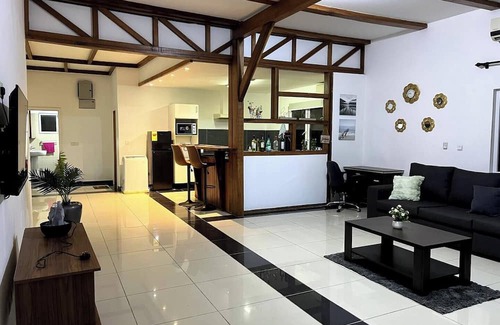 Sekondi-Takoradi Casa | Cozy House at Beach Road Takoradi. Minute to Beach!