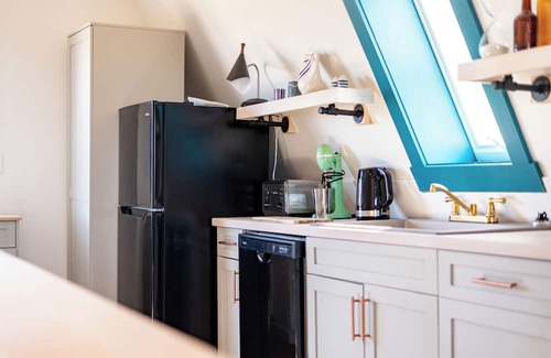 Port Maitland Casa | Newly Renovated Beach Barn 5 minute walk for wonderful Port Maitland beach