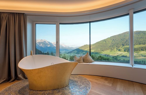Leogang Villa | Julisam Chalet Estate - Imagine a five-star hotel with no other guests.