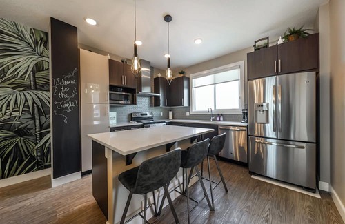 Southeast Edmonton Casa | Jungle themed house for groups up to 13