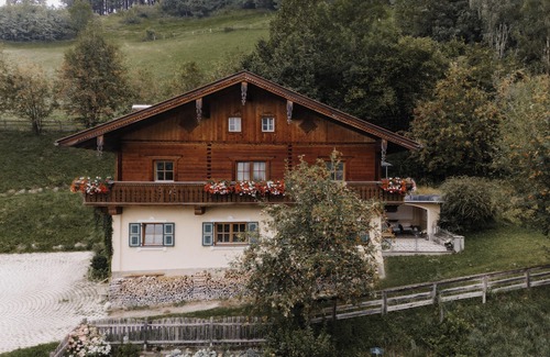 Alpendorf Apartamento | Comfortable and lovingly furnished apartment with a sunny balcony.