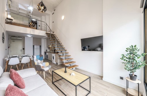 Simancas Apartamento | Duplex lujoso en barrio tranquilo