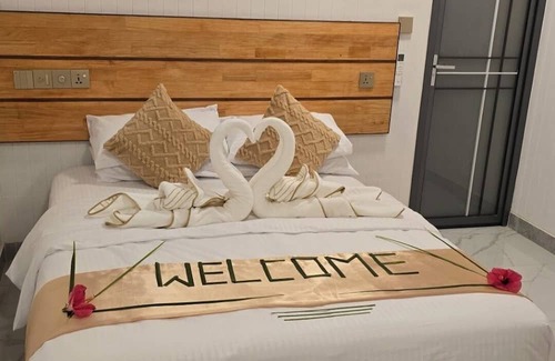 Felidhoo Cama Y Desayuno | Charming 2-bedroom bed & breakfast in lovely Felidhoo with AC