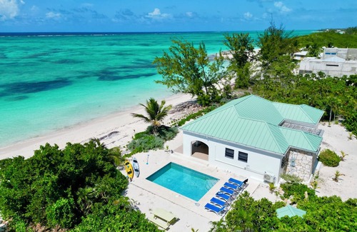 Whitby Cabaña | Spectacular 2bdrm/2bath beachfront cottage on Whitby beach North Caicos