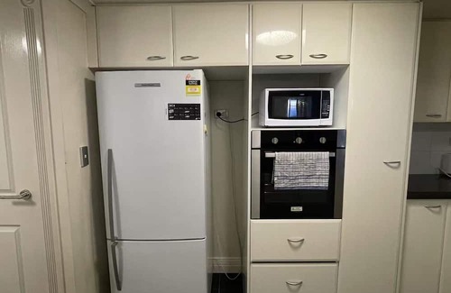Peakhurst Apartamento | Modern 2BR Gem in Sydney CBD