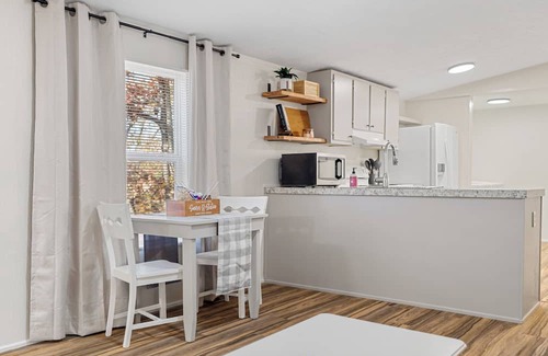Cookson Casa | CUTE Hidden Gem! 2 BEDROOM-3 minutes from the Cookson Bend Marina. GREAT VIEW!