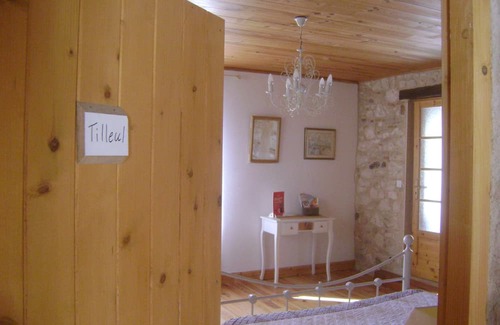 Castelnau-de-Montmiral Cama Y Desayuno | Quiet Tilleul guest house at "La Boriette" for nature lovers