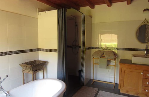 Castelnau-de-Montmiral Cama Y Desayuno | Quiet Tilleul guest house at "La Boriette" for nature lovers