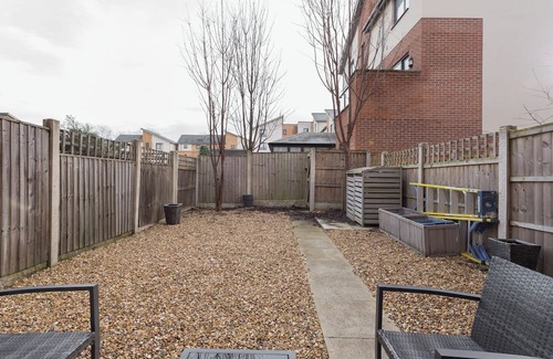 Bletchley Casa | Ashland House - close to Stadium and Shopping Centre
