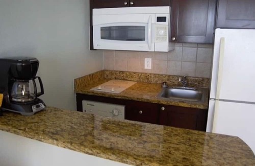 Northeast Virginia Beach Complejo | 1BR Oceanfront Resort in VA Beach! Aug 16-Aug 23 6th Floor,Beach Quarters,by HGV