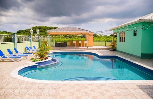 Buckleys Village Apartamento | Docs Paradise Red Apartment