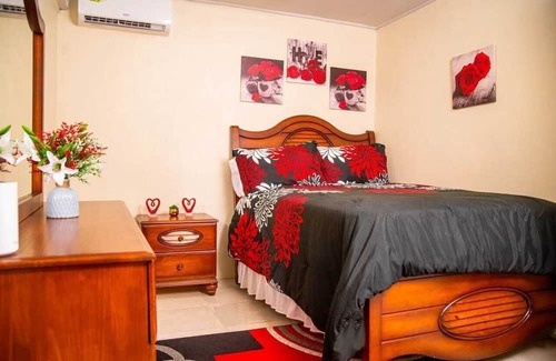 Buckleys Village Apartamento | Docs Paradise Red Apartment