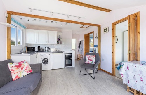 Hayle Chalet De Esquí | ChyAnTowan - Two bedroom beach chalet 5 minute walk across dunes to Hayle Beach