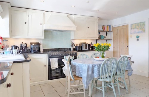 Emsworth Cabaña | Mill Pond House - Sleeps 8 guests in 4 bedrooms