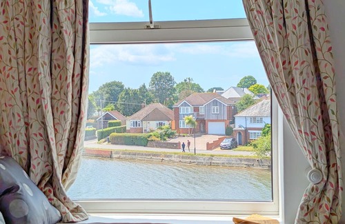 Emsworth Cabaña | Mill Pond House - Sleeps 8 guests in 4 bedrooms