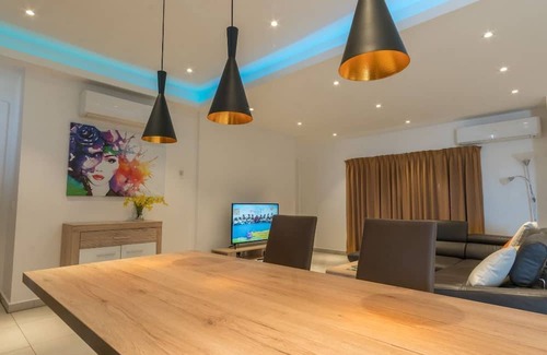 Labadi Apartamento | Suncity Luxury 2 bedroom apartment | Rooftop pool & Gym