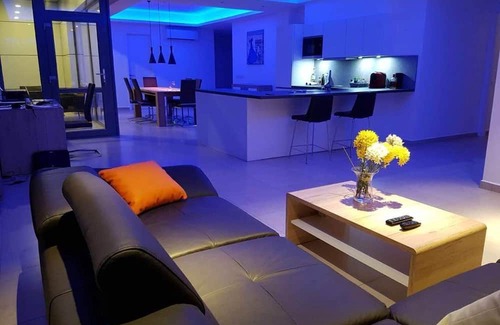 Labadi Apartamento | Suncity Luxury 2 bedroom apartment | Rooftop pool & Gym