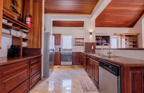San Pedro Casa | Wake Up in Paradise- Luxe Beachfront Living with Stunning Ocean Views