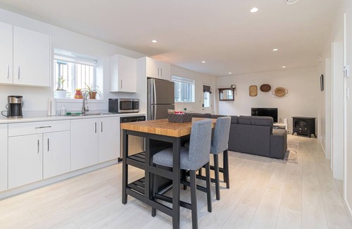 Saanichton Casa | Welcome to your cozy home away from home just 25 minutes from downtown Victoria!